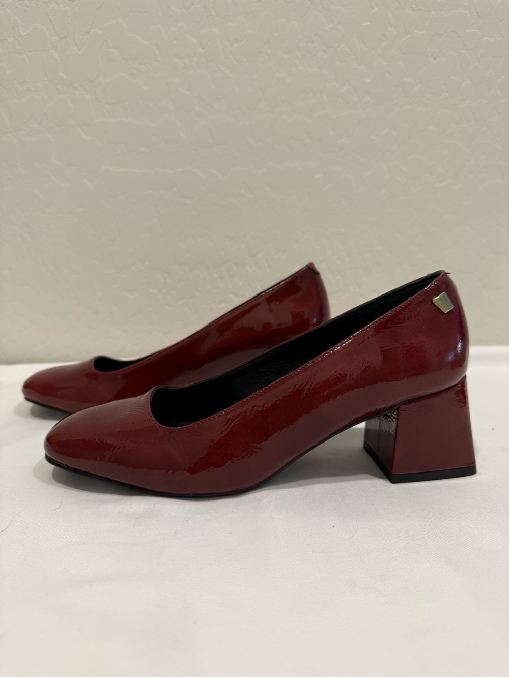 JB MARTIN Virginia Varnish Bordeaux Patent Block Heel Pumps Size 37 NWOB